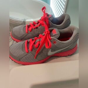 Ladies Nike Sneakers in EUC.